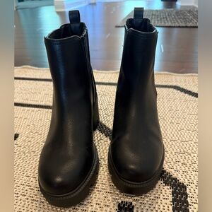 Dolce Vita Black Chelsea Ankle Boots Size 6